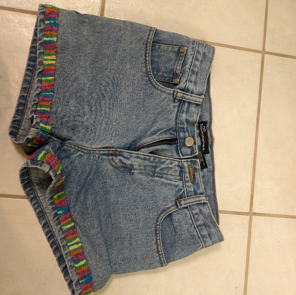 No boundaries junior size 3 jean shorts with rainbow cuffs